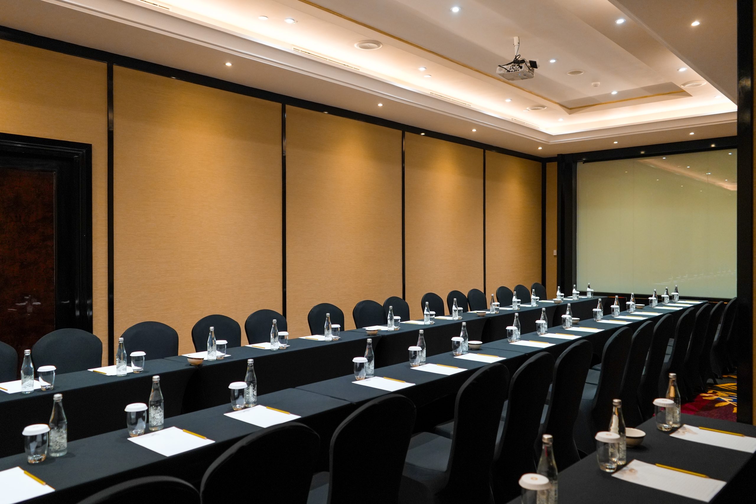 BOARDROOM photo 5