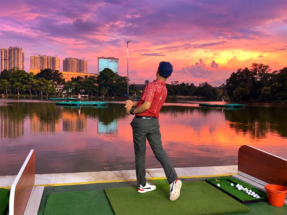 GOLF1 DRIVING RANGE & CAF&Eacute;